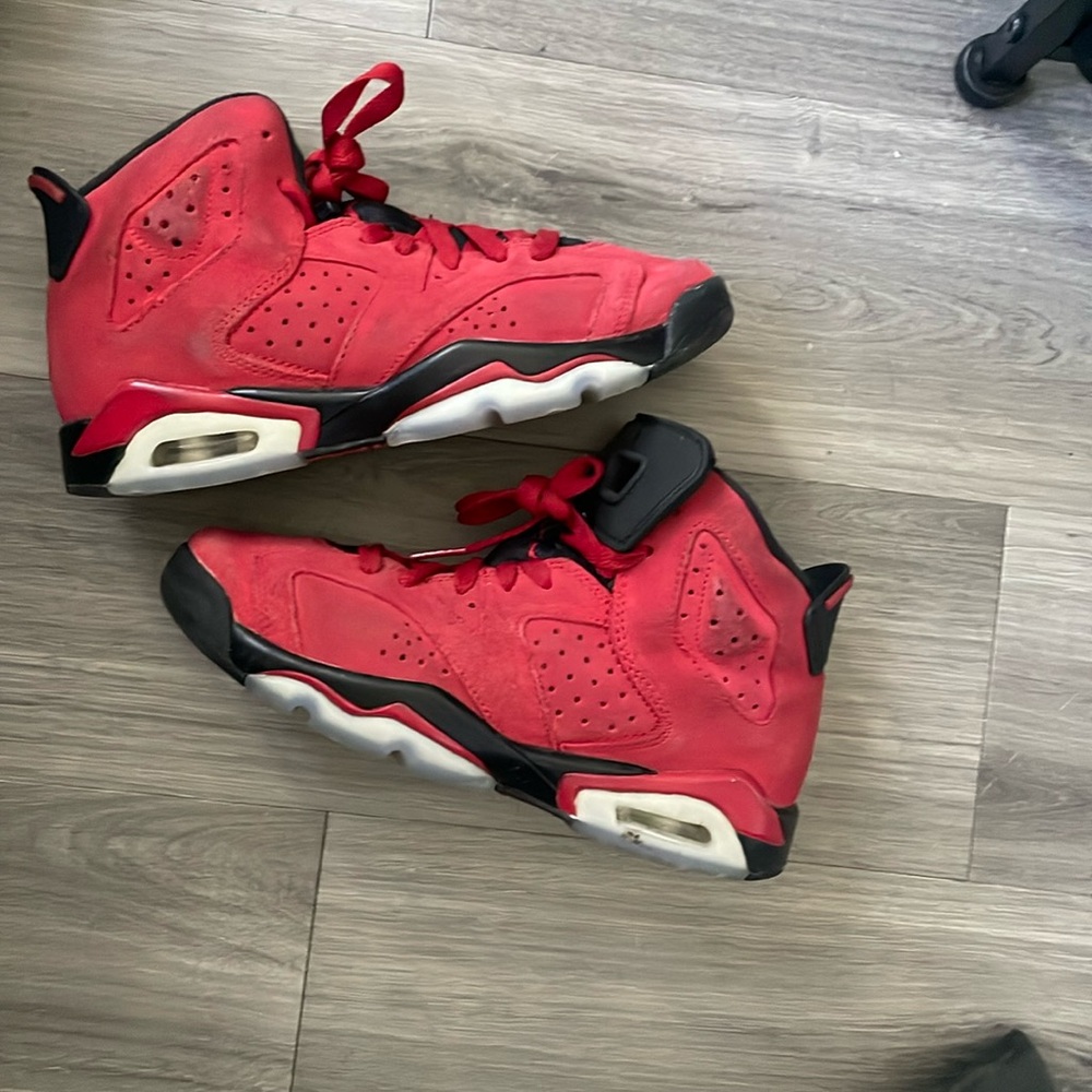 Jordan 6 all red SIZE 4 BOYS
